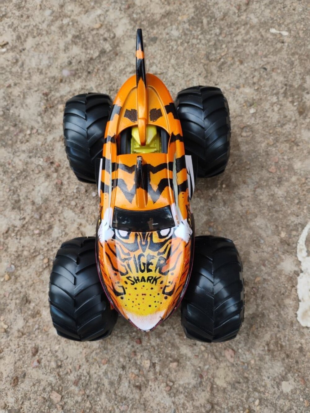 Hot Wheels Tiger Shark Monster Truck  1:64